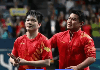 王皓和樊振东进行多球训练